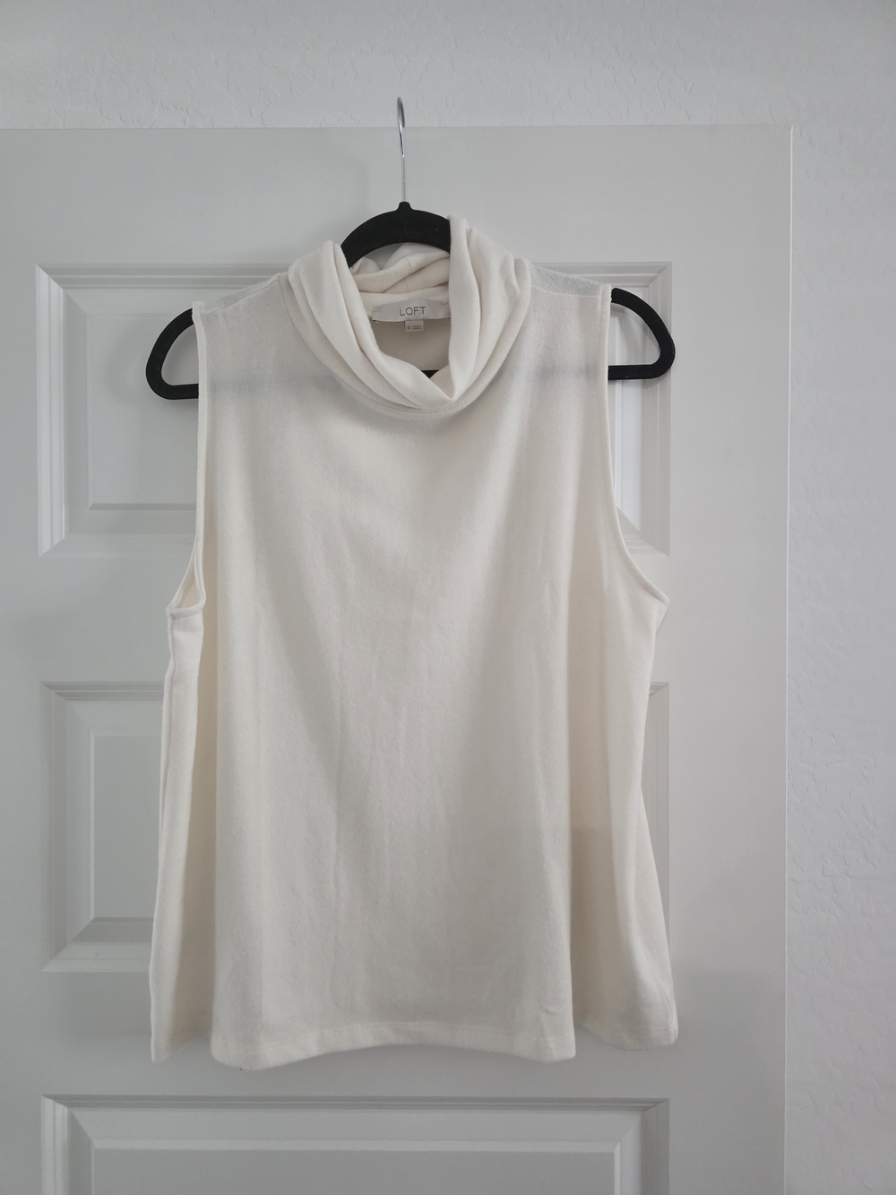 LOFT Sleeveless Cowl Neck in Cream. Super Soft And Cozy. Size XL.